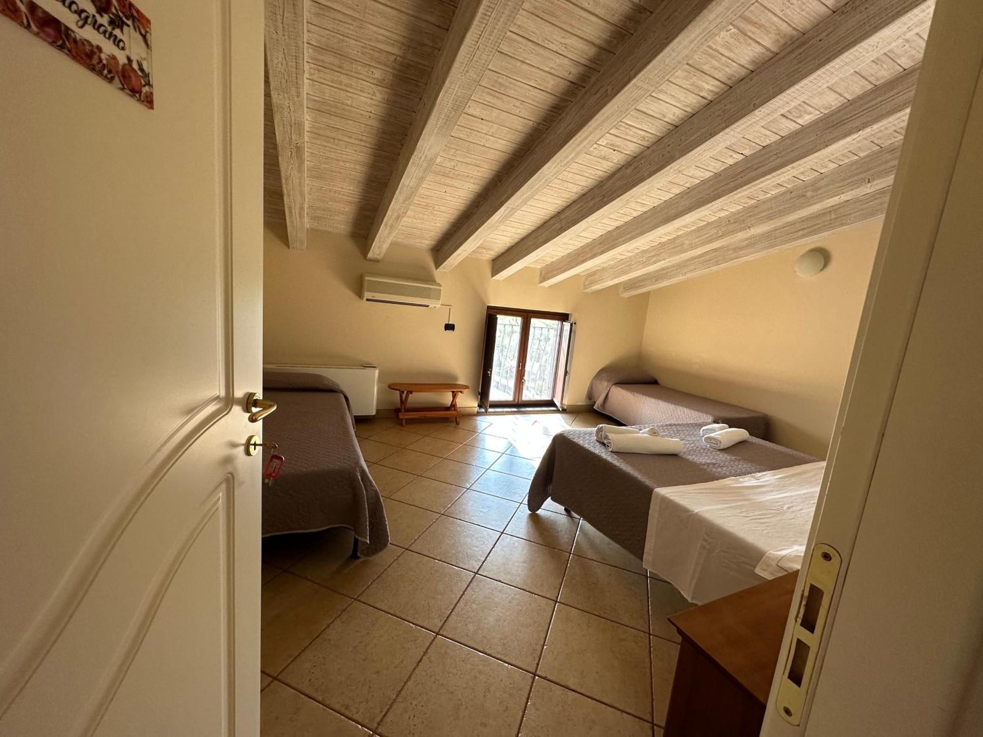 Ranch Simeto Hotell Paterno  Exteriör bild