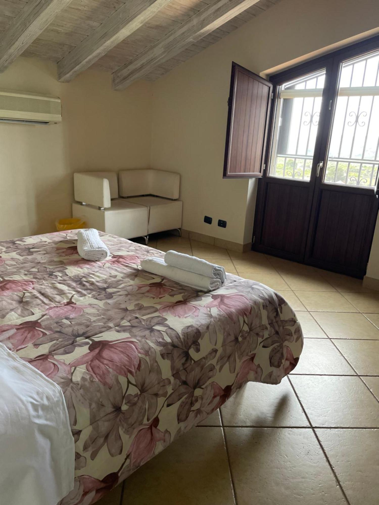 Ranch Simeto Hotell Paterno  Exteriör bild