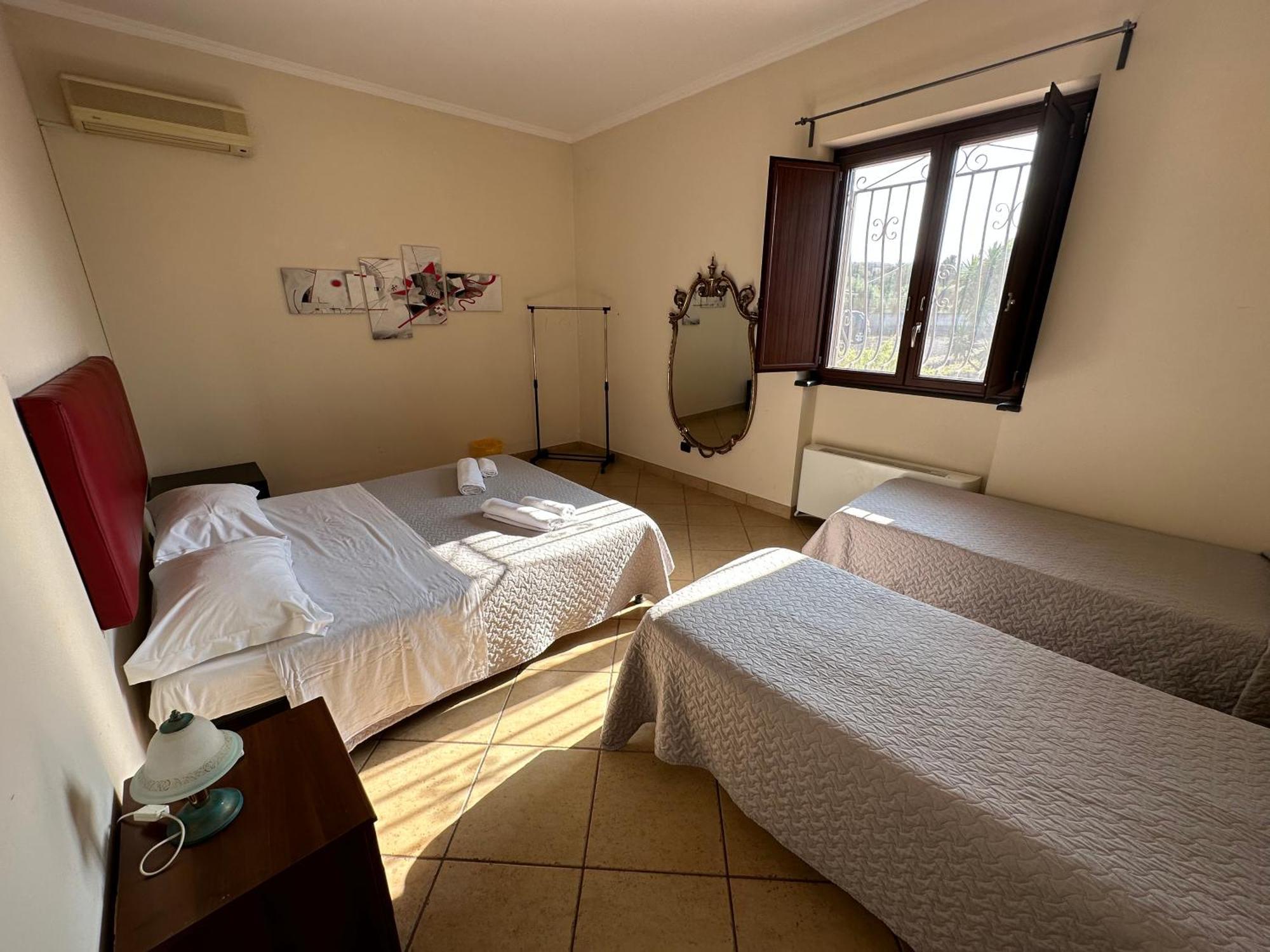 Ranch Simeto Hotell Paterno  Rum bild