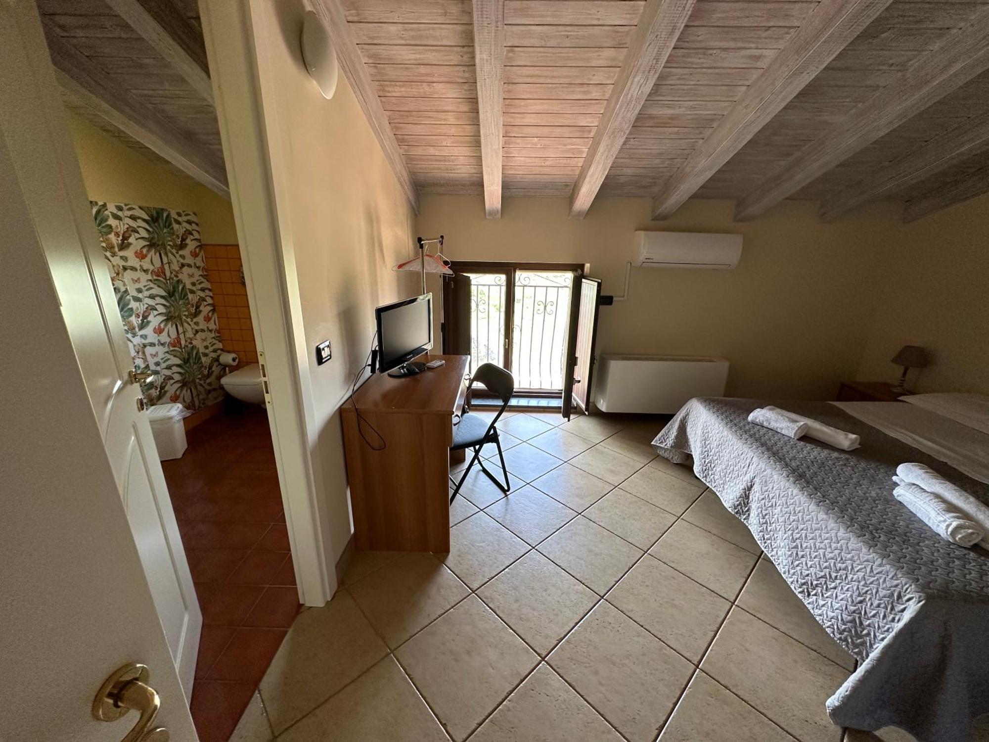 Ranch Simeto Hotell Paterno  Rum bild