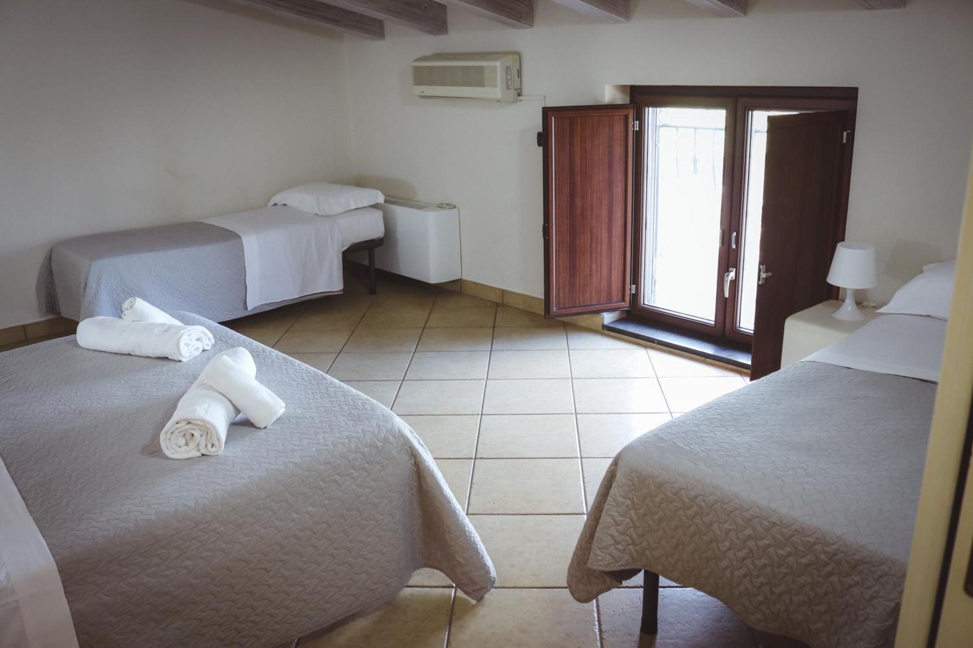Ranch Simeto Hotell Paterno  Rum bild